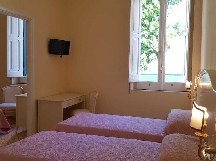 اتاق استاندارد چهار تخته, Albergo Santa Teresa