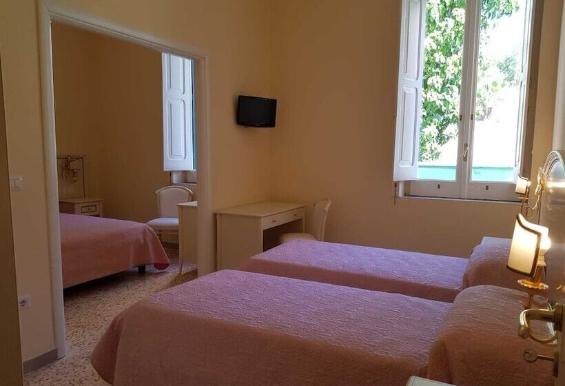 اتاق استاندارد چهار تخته, Albergo Santa Teresa