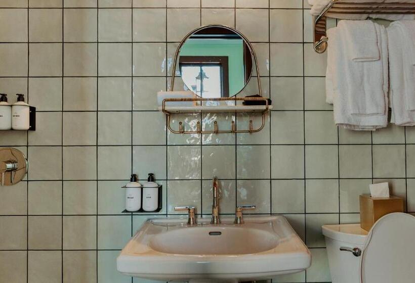 Standard Room with Balcony, The Frenchmen New Orleans By Kasa