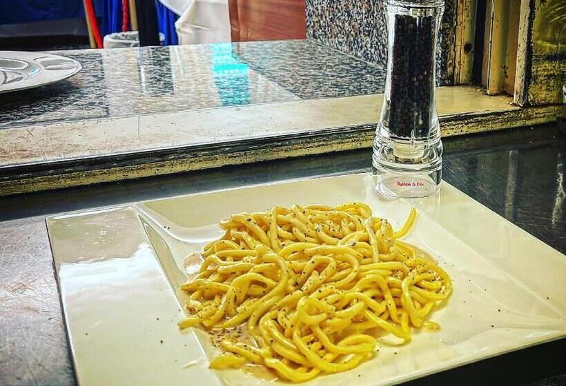 اتاق استاندارد سه نفره, Dea Della Salute