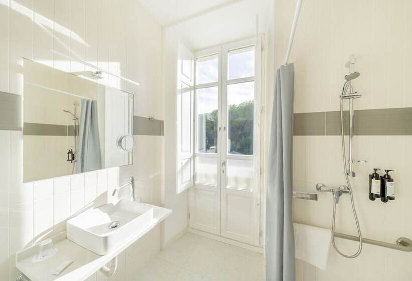 スタンダードルーム, Alda Triacastela