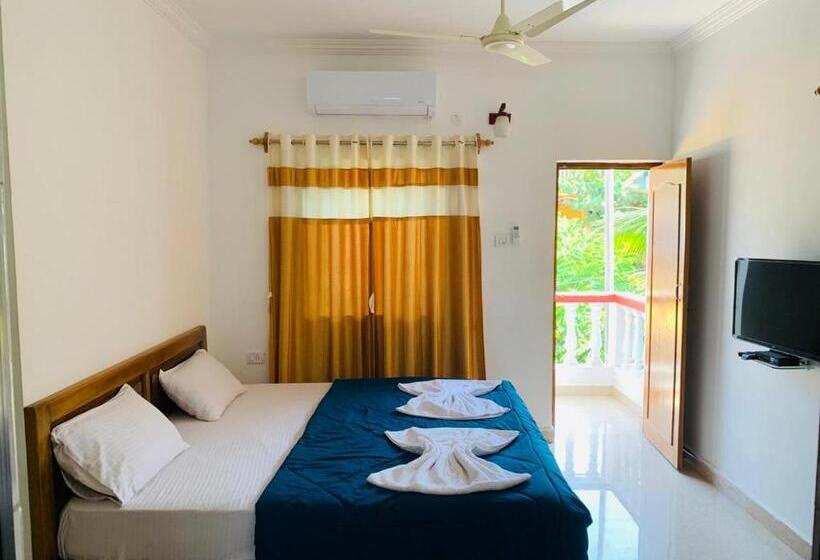 اتاق لوکس با بالکن, Candolim Beach Vaddo 15