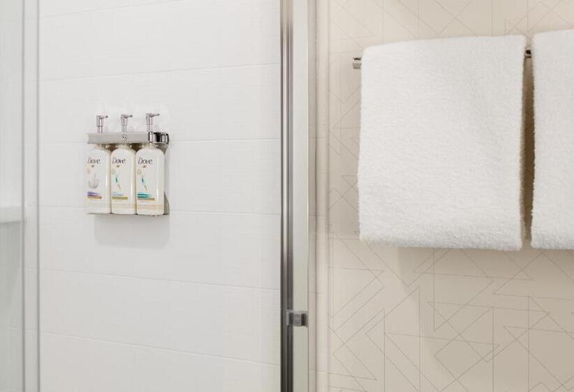 Люкс Кровать Кинг, Holiday Inn Express Fremont, An Ihg