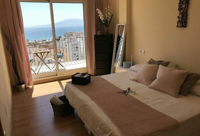 バス共有のスタンダードルーム, Rooms In Seafront Villa