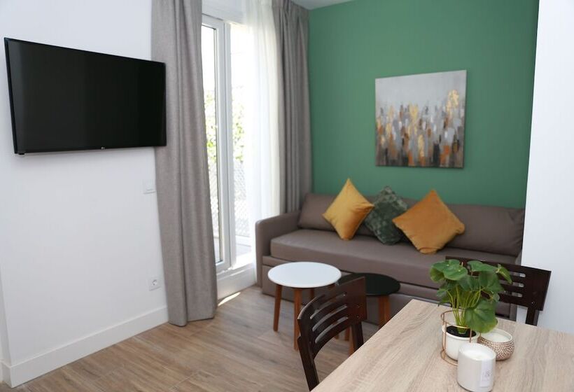 1 Bedroom Penthouse Apartment, New Point Opera
