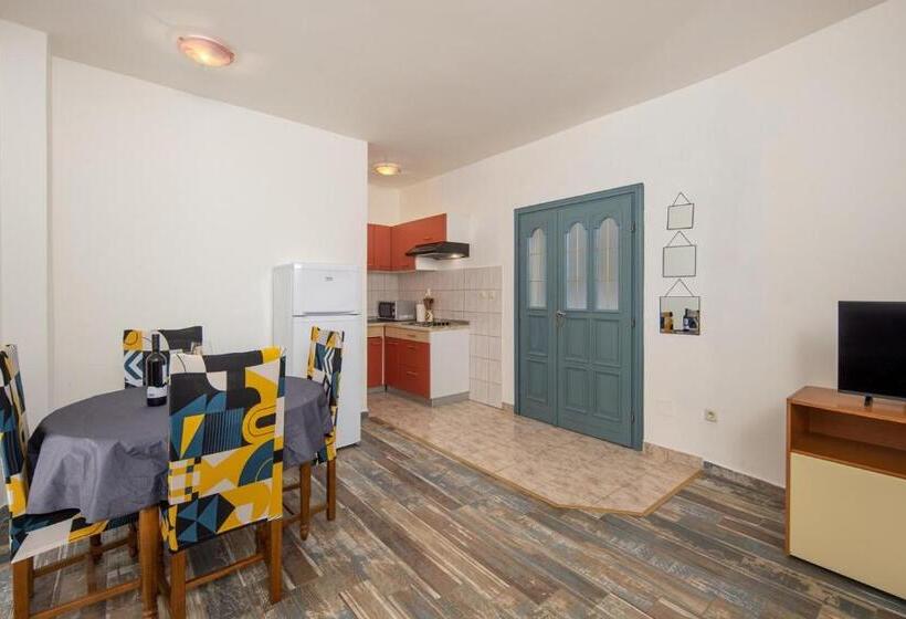 آپارتمان 2 خوابه, Apartments Lapida