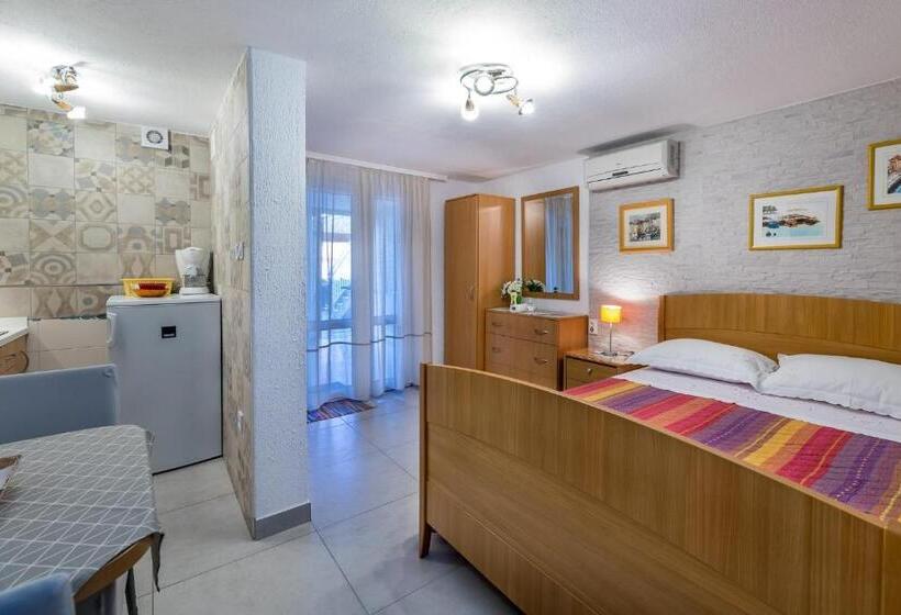 استودیو استاندارد با تراس, Villa Schober Baška