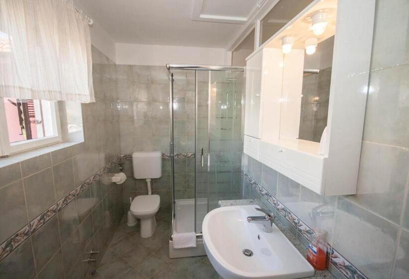 اتاق استاندارد با بالکن, Villa Schober Baška