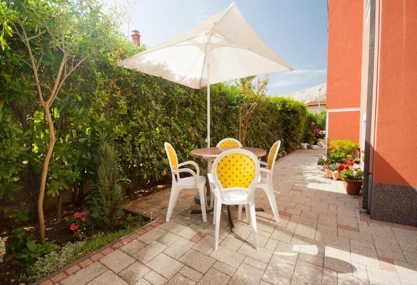 آپارتمان 1 خوابه با تراس, Villa Schober Baška