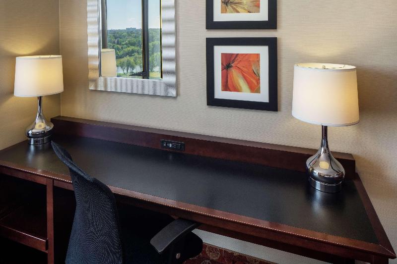 스탠다드 룸 킹사이즈 침대, Doubletree By Hilton Cherry Hill Philadelphia