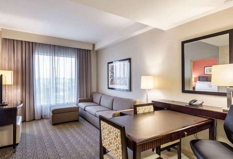 سوییت, Embassy Suites By Hilton Lexington Green