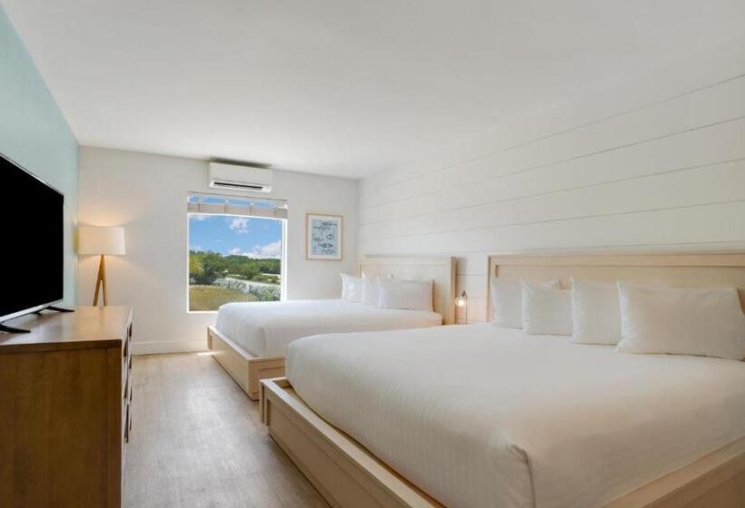 스탠다드 스튜디오, Fisher Inn Resort & Marina
