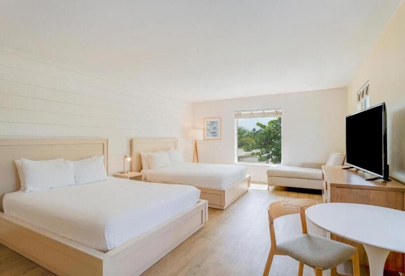 디럭스 룸, Fisher Inn Resort & Marina
