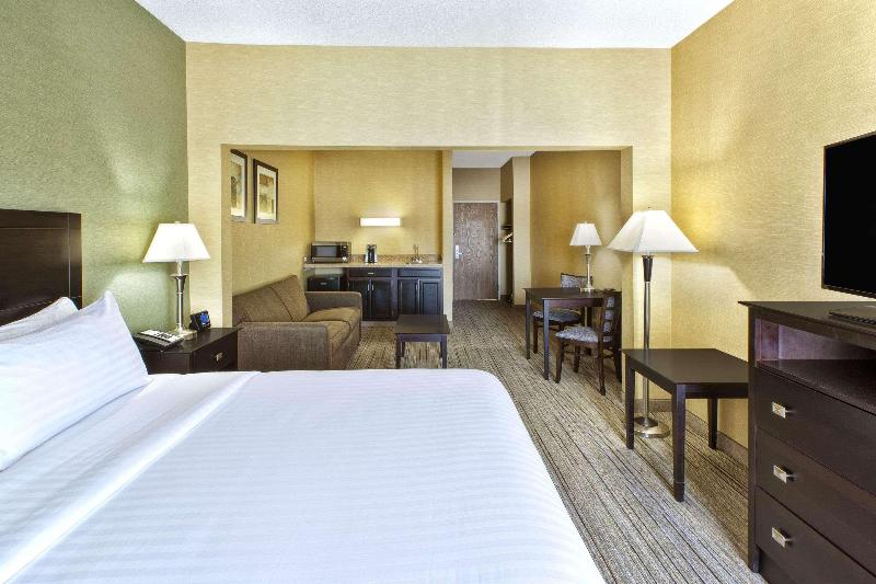 Люкс Кровать Кинг, Country Inn & Suites By Radisson, Benton Harborst. Joseph, Mi