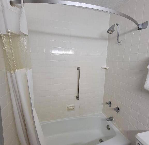 Номер Стандарт 2 Двуспальные Кровати, Ramada By Wyndham Angola/fremont Area