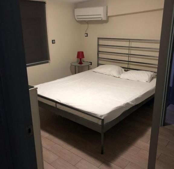 标准工作室, Roomotel Apartments