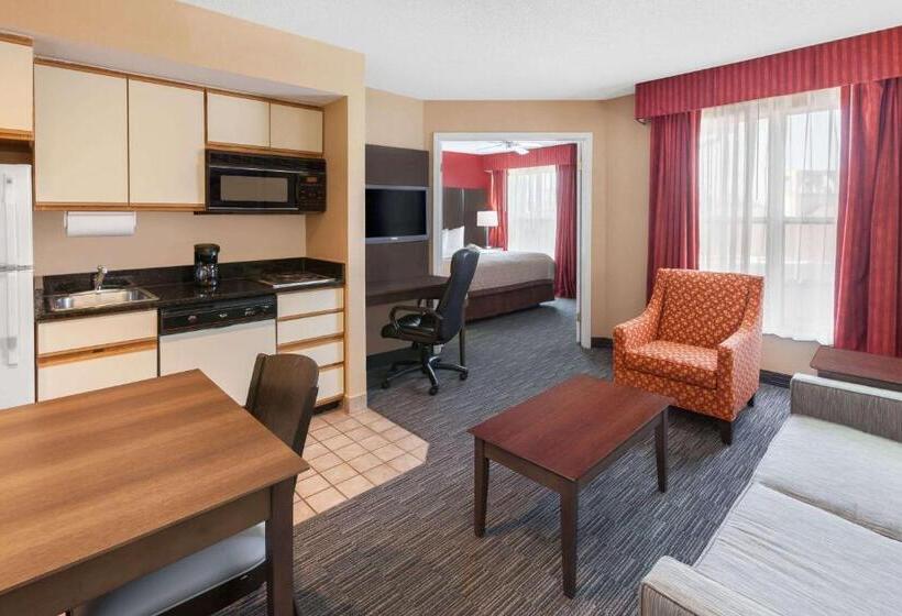سوئیت با تخت بزرگ, Affordable Suites Of America Detroitwarren