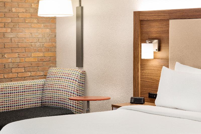 适合残疾人士使用的带超级大床的标准间, Holiday Inn Express   San Antonio Airport, An Ihg
