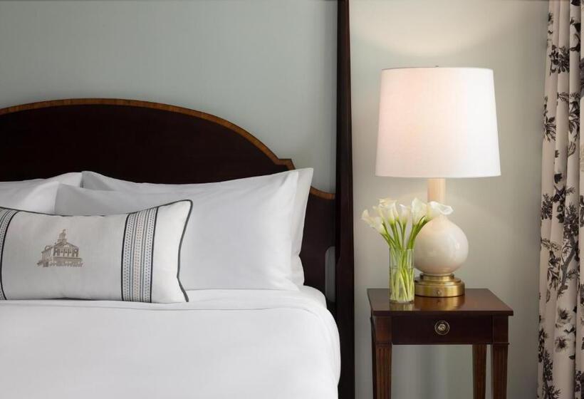 장애인을 위한 킹사이즈 침대 스탠다드 룸, The Omni Homestead Resort & Spa