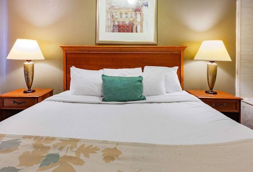 Номер Deluxe, Travelodge By Wyndham Monroe