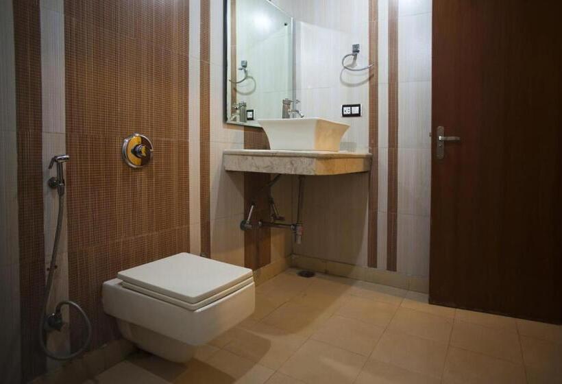 اتاق استاندارد سه نفره, Shivdev International