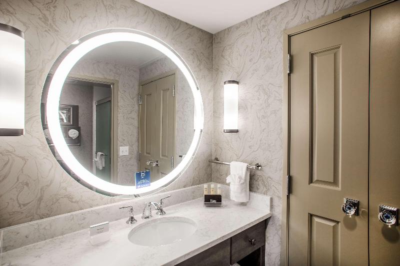 Люкс Кровать Кинг, Homewood Suites By Hilton Salina Downtown