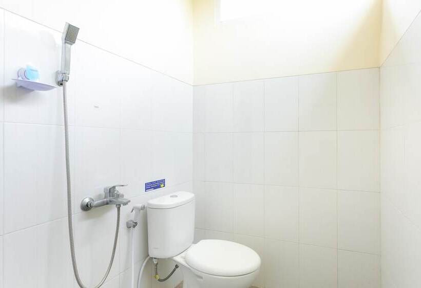 Номер Стандарт, Reddoorz Syariah Near Purwosari Train Station