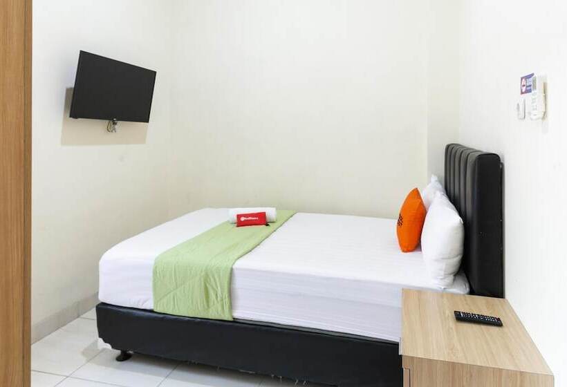 Номер Стандарт, Reddoorz Syariah Near Purwosari Train Station
