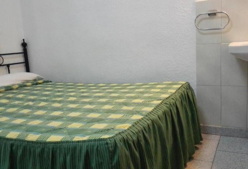 Habitación Estándar Baño Compartido, Pensión Ciudad Navarro Ramos