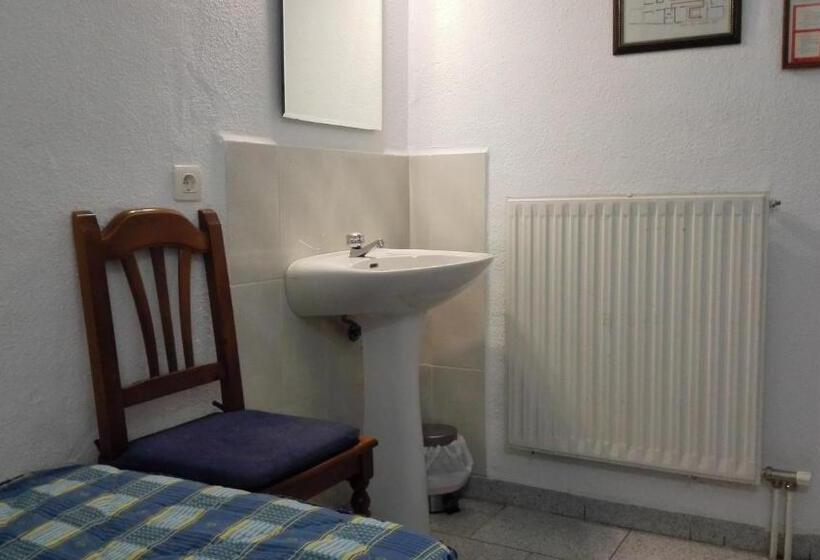 Habitación Estándar Baño Compartido, Pensión Ciudad Navarro Ramos