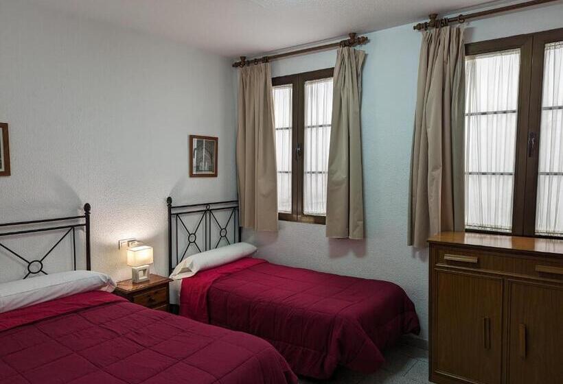 Habitación Triple Estándar, Pensión Ciudad Navarro Ramos