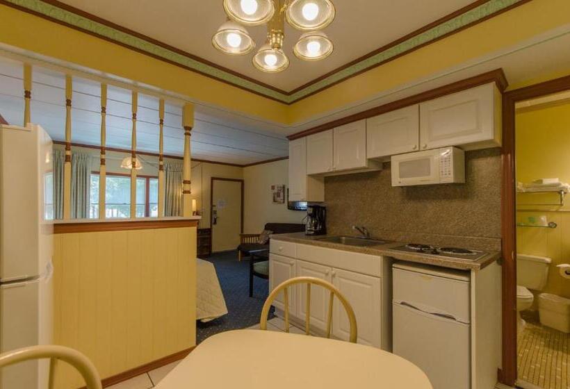 스탠다드 스튜디오, Hyland Motor Inn