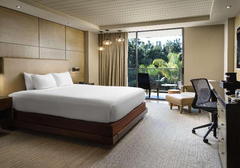 스탠다드 룸 킹사이즈 침대, La Jolla Curio Collection By Hilton