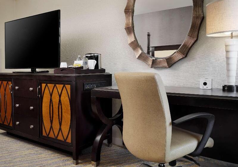 اتاق استاندارد با تخت بزرگ, The Inn At Penn, A Hilton
