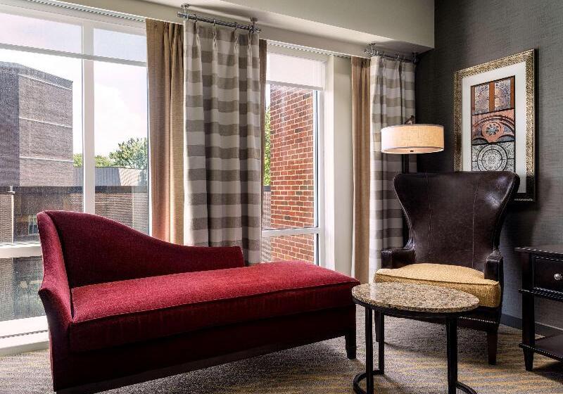 اتاق استاندارد با تخت بزرگ, The Inn At Penn, A Hilton