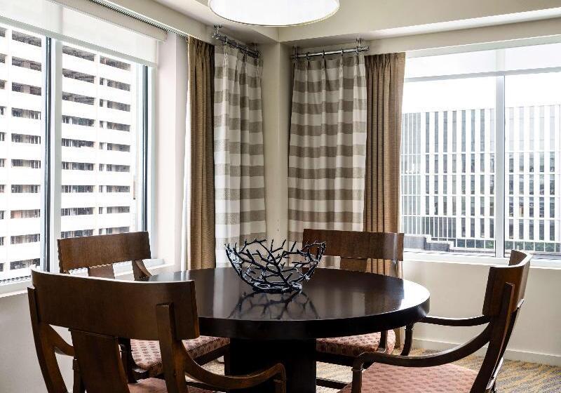 سوئیت جونیور با تخت بزرگ, The Inn At Penn, A Hilton