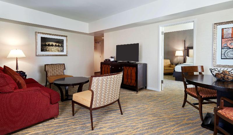 سوئیت جونیور با تخت بزرگ, The Inn At Penn, A Hilton
