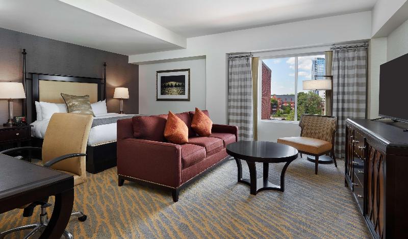 سوئیت با تخت بزرگ, The Inn At Penn, A Hilton