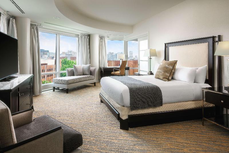 سوئیت با تخت بزرگ, The Inn At Penn, A Hilton