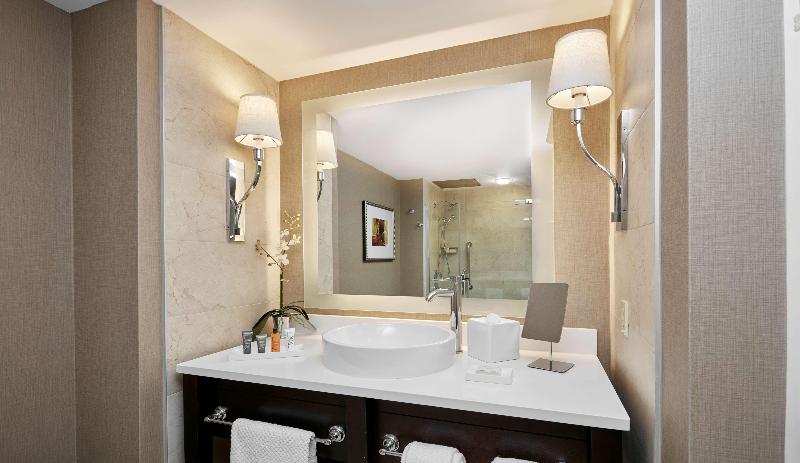 اتاق لوکس با تخت بزرگ, The Inn At Penn, A Hilton