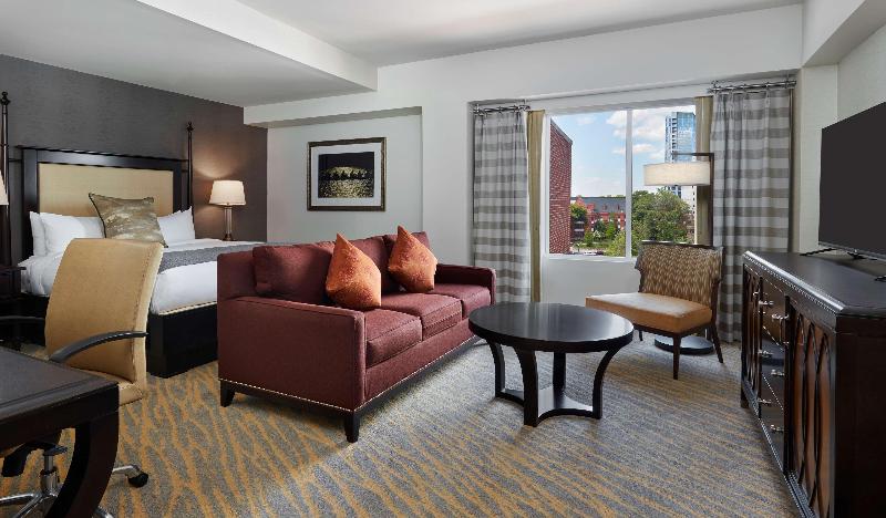 اتاق لوکس با تخت بزرگ, The Inn At Penn, A Hilton
