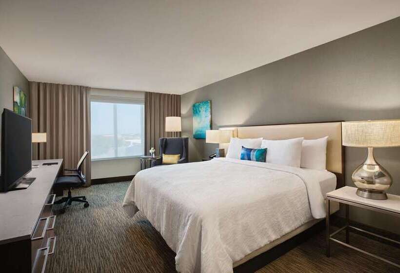 اتاق استاندارد با تخت بزرگ, The Inn At Penn, A Hilton
