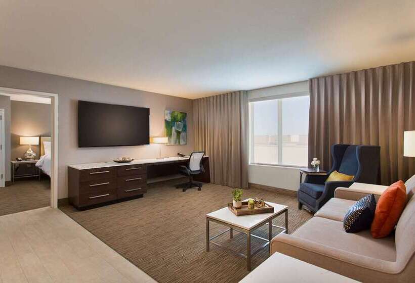 اتاق استاندارد با تخت بزرگ, The Inn At Penn, A Hilton