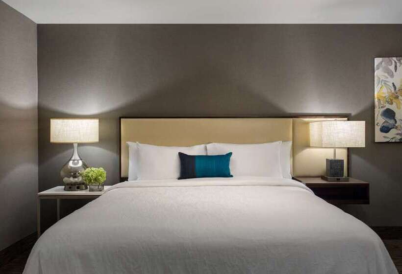 اتاق استاندارد با تخت بزرگ, The Inn At Penn, A Hilton