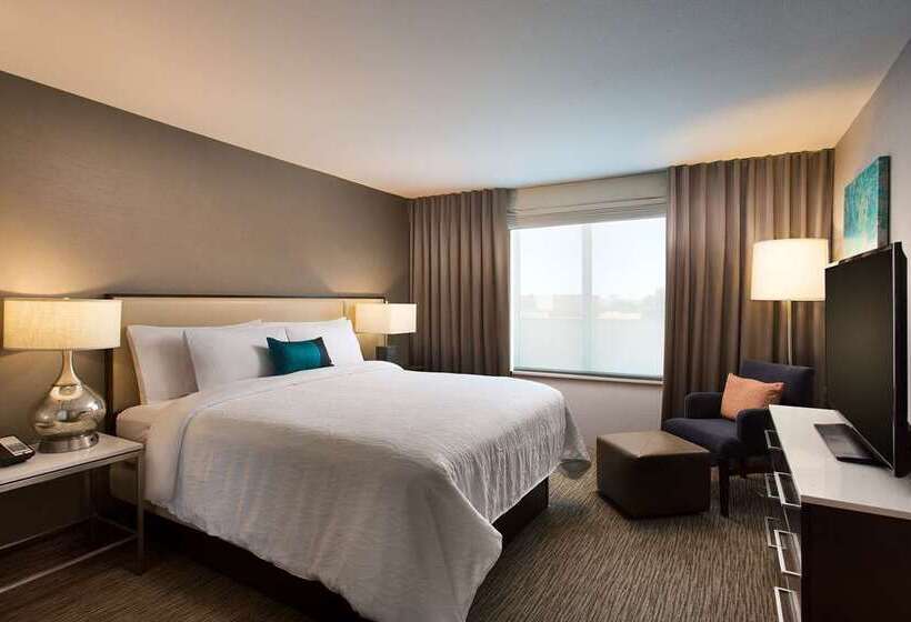 اتاق استاندارد با تخت بزرگ, The Inn At Penn, A Hilton