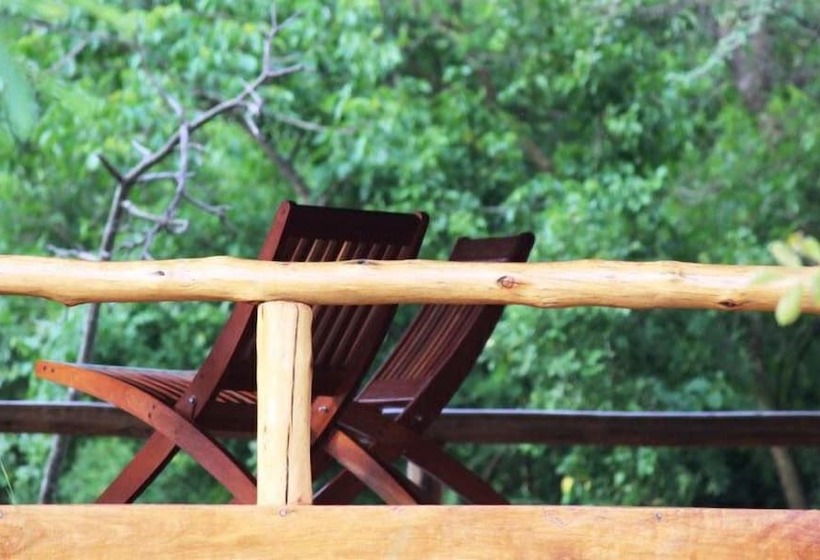 کلبه دلوکس, Kabalega Wilderness Lodge