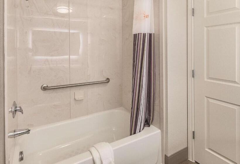 Suite Familiar, La Quinta By Wyndham Arlington North 6 Flags Dr