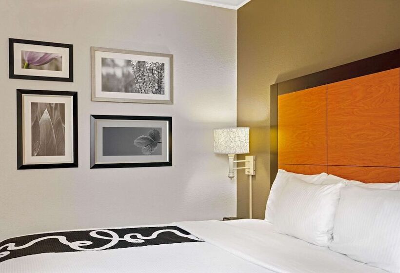 Quarto Deluxe, La Quinta By Wyndham Houston West Park 10