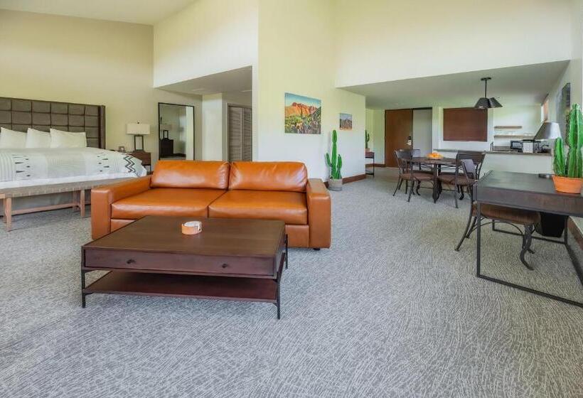 מיטת קינג בסוויטה, The Lodge At Ventana Canyon