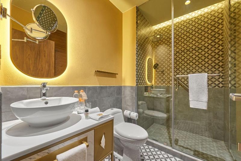 اتاق استاندارد با تخت بزرگ, City Centro By Marriott San Luis Potosi